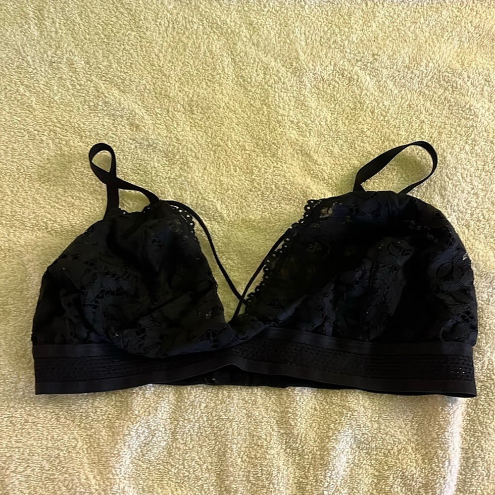 Xhilaration Triangle Bralette. Black. Size XL.